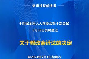 老本领没丢？卡拉格拿着话筒秀了把头球解围